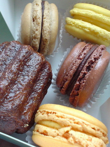 macaron & cannelet