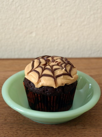 peanut butter chocolate cupcake