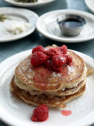 lemon ricotta pancakes with rapsberries